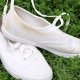 Wat te doen als witte sneakers geel worden na het wassen: tips en recepten