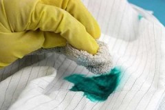 Time-tested ways to wash brilliant green from fabric