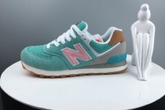 Kunnen en hoe New Balance sneakers goed in de wasmachine en met de hand wassen?