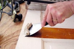 Tips on how to remove paint from wooden doors and not spoil the surface