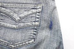 Geheimen van ervaren huisvrouwen: hoe en hoe het handvat van jeans te wassen en ze niet volledig te ruïneren