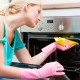 Effectieve remedies dan het schoonmaken van koolstofafzettingen in de oven thuis