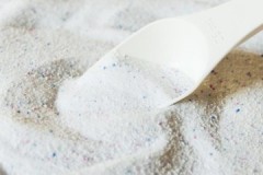 Què és l’aclaridor òptic del detergent per a roba i per què és perillós?