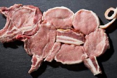 Què fer si fa olor de porc: com eliminar una olor desagradable i guardar el producte?