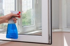 Step-by-step guide on how to clean plastic windows correctly and without streaks