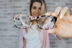 Helpful tips on how to remove glue from glasses on glasses