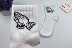 Instructions étape par étape sur la façon de laver les chaussettes blanches à la maison avec vos mains sans utiliser de machine à écrire